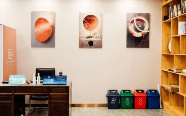AT YOUNG HOTEL (Beijing Shahe Subway Station Beihang University)