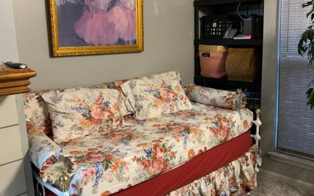 Cozy Stay in Kc Area