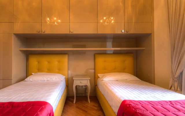 Spanish Steps Hills Apartment