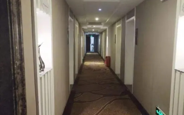 Chenlong 168 Hotel (Huaihua East Railway Station)