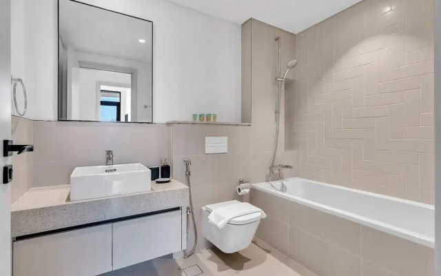 Marina Harbour View 2BR & Beach Access
