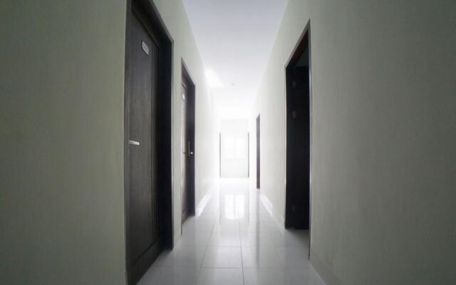 RedDoorz Plus near Mall Panakukang 2