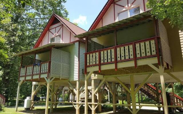 Riverbend Motel & Cabins