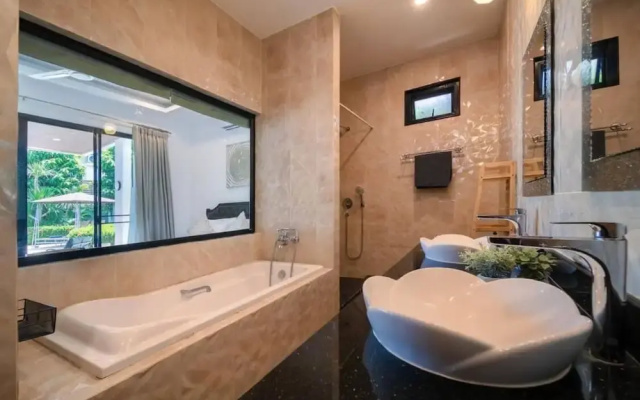 3BR Retreat Pool Garden Jacuzzi V187