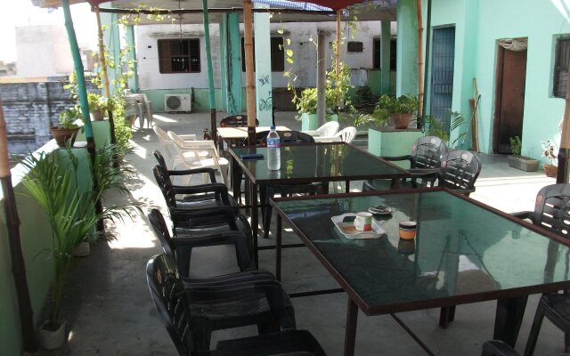 Hotel Shanti Inn