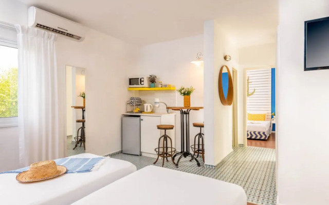 Gesher HaZiv TravelHotel