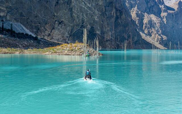 Luxus Hunza Attabad Lake Resort