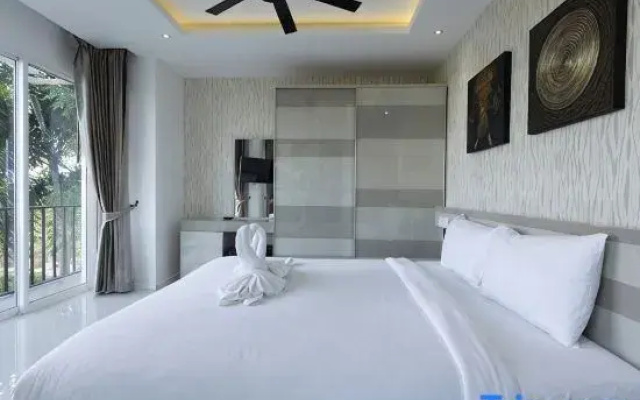 *Ocean View 4BR w/ Private Pool & Rooftop V179