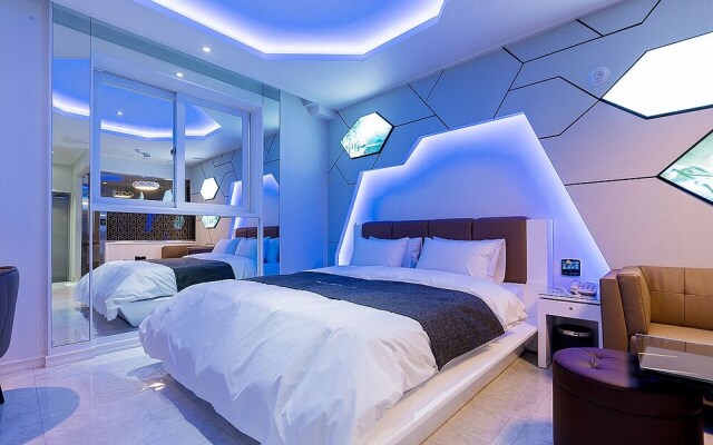Theban Hotel