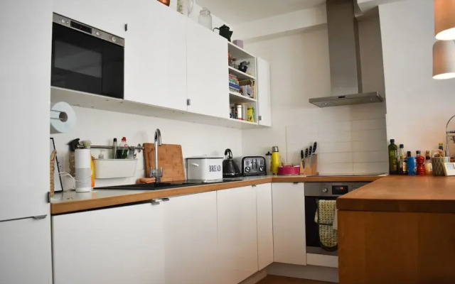 Modern 3 Bedroom Flat in Central Brighton Townhouse