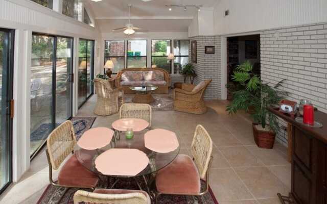 Hollybourne II by Jekyll Realty