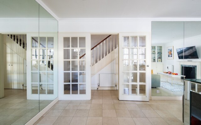 4 BDR Wilton Mews House By The Residences