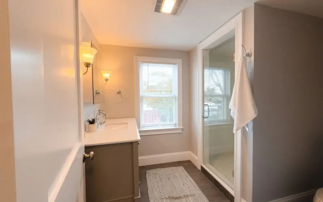 Water Access 5-bed 2-bath Retreat