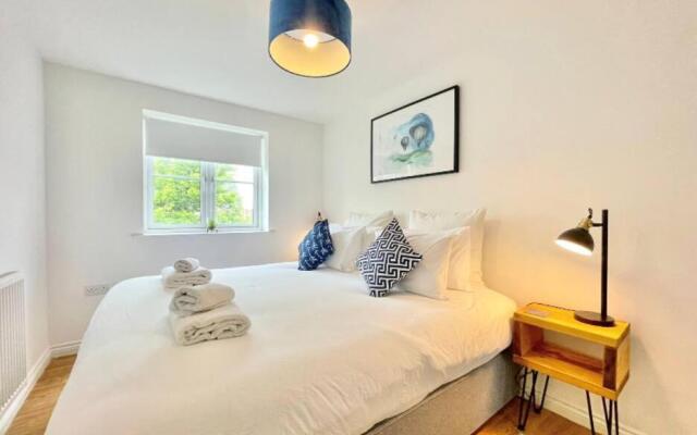 Lovely 2-Bedroom Bristol Apartment. FREE PARKING.