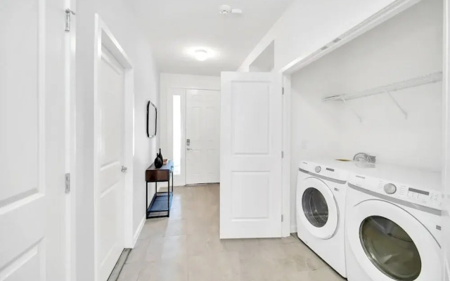 Upstay - Guest Home w Cinema Theme Rooms