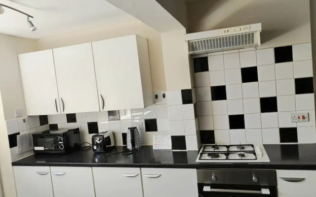 Comfortable 4-bed House in Hucknall, Nottingham