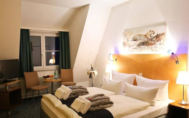 Check Inn Hotel