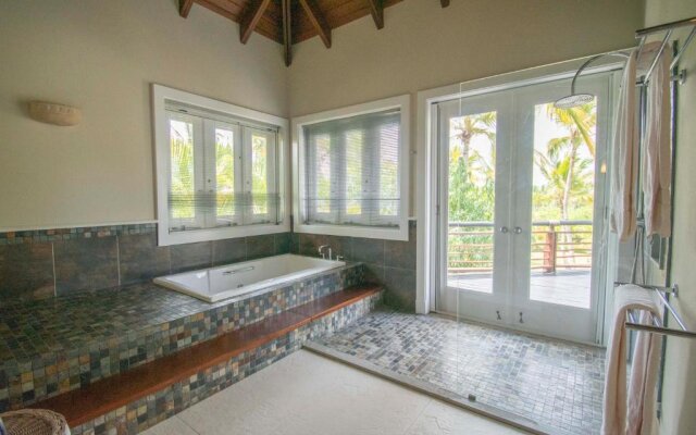 Spacious Lake Front Villa With In-room Jacuzzis in Luxury Golf and Beach Resort