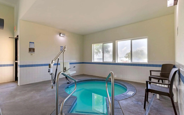 Comfort Inn & Suites Ponca City near Marland Mansion
