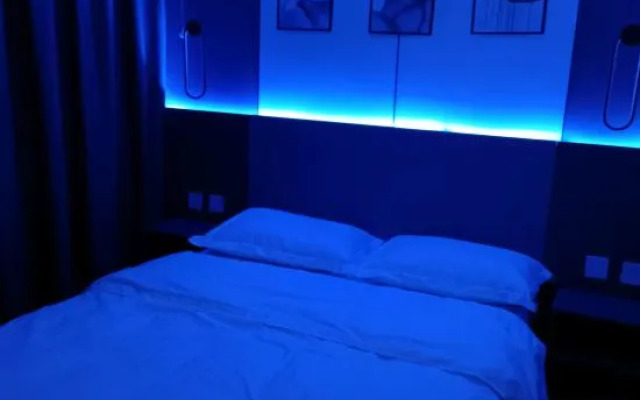 Beizhen Hongyunyuan Cinema Hotel