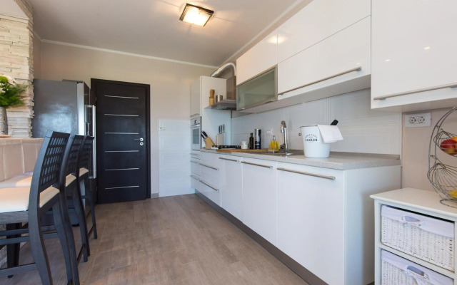 Deluxe Sea View Apartment Mate Balote