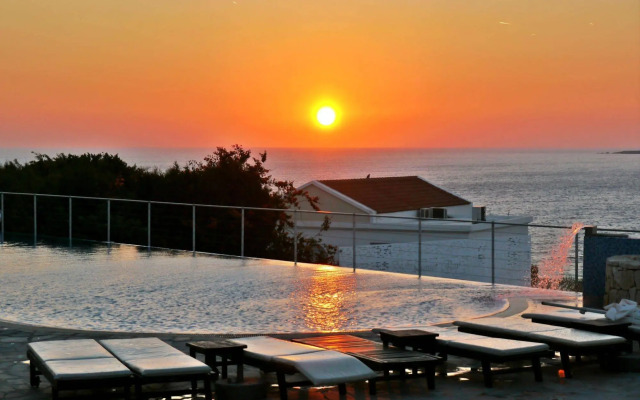 Theo Sunset Bay Hotel