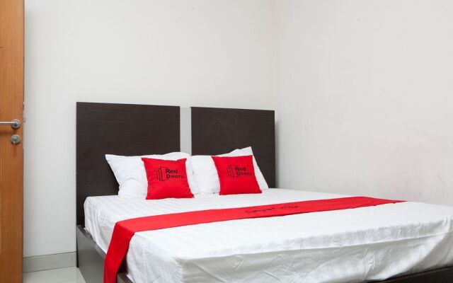 RedDoorz @ Babakan Jeruk 2