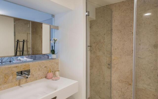 Lovelystay - Modern And Colourful Flat in the Heart of Graça