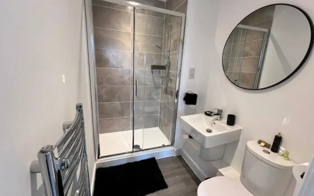 Modern 2 Bedroom Apartment