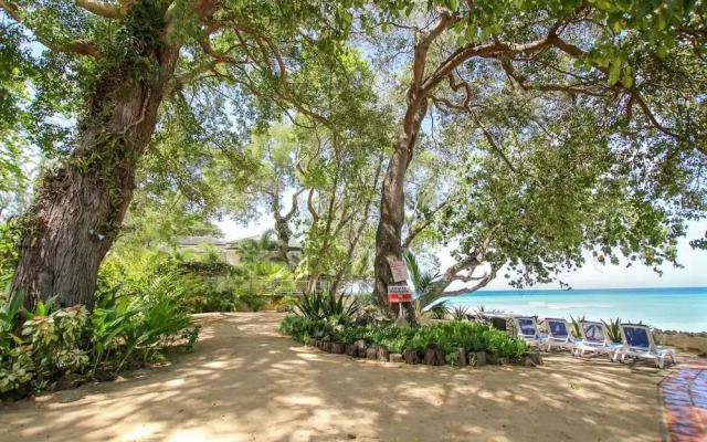 Beachfront Classic 3-bed House - Whitecaps by BSL Rentals
