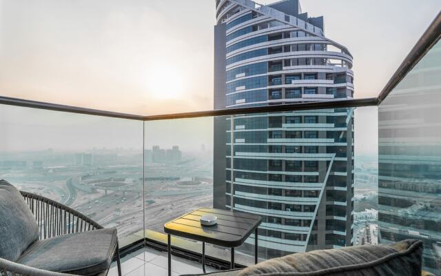 Tanin - Modern Spacious 1BR Apartment With 2 Balconies