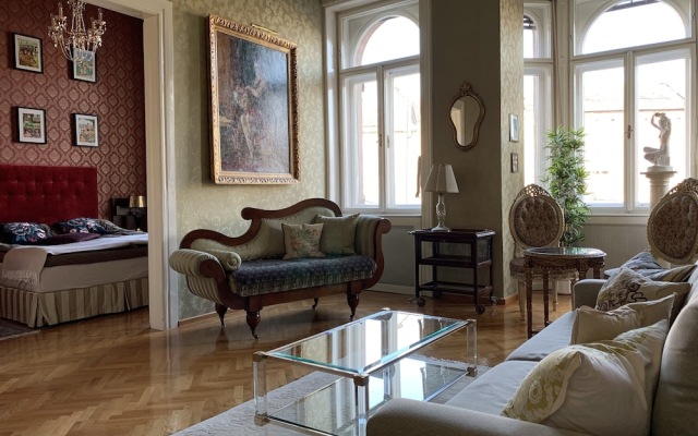 Luxury Apartment by Hi5-Baross Sqr Suite