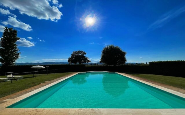 Spello By The Pool - Sleeps 11 - Wifi, air Con, Pool for Your Exclusive use !