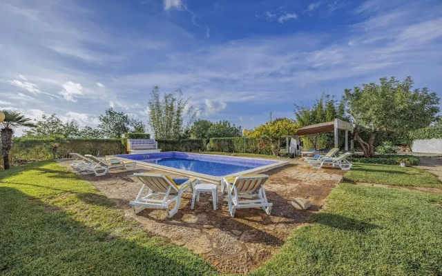 Muxima in Quelfes With 3 Bedrooms and 2 Bathrooms