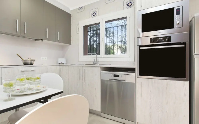 Simply Furnished Apartment With Shared Pool in Llafranc