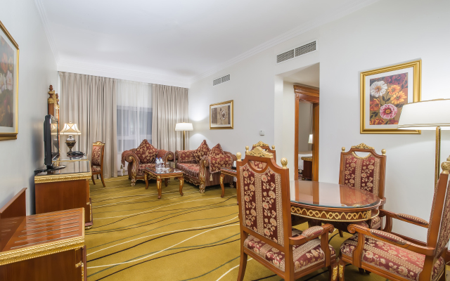 Sunday Hotel Holiday International Dubai