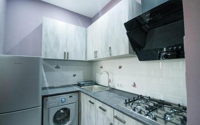 Lech Kachinski Apartment 4