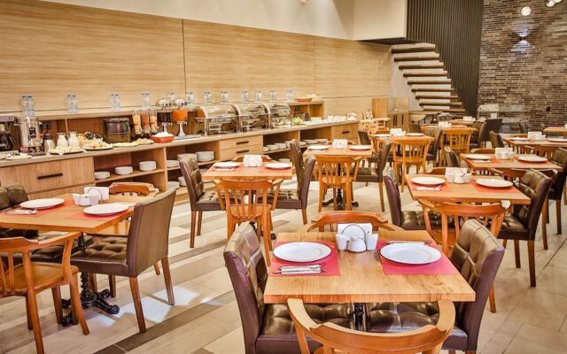 Амери Плаза