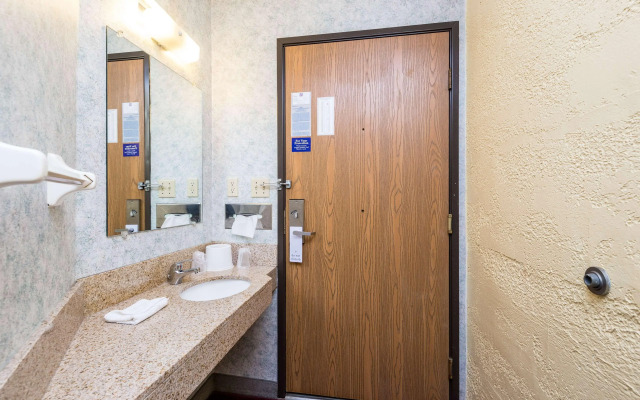 Motel 6 Cedar Rapids, IA - Airport