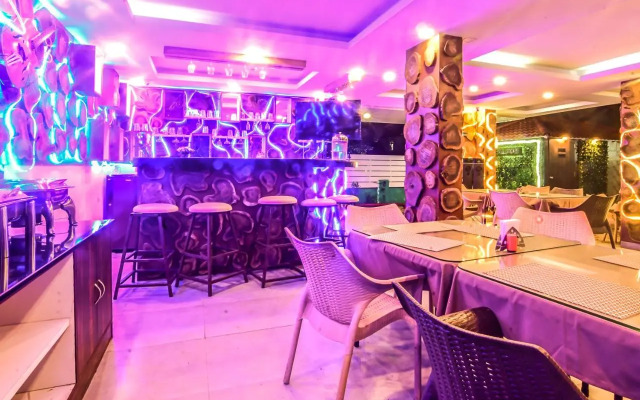 De Falcon Goa Beach Resort