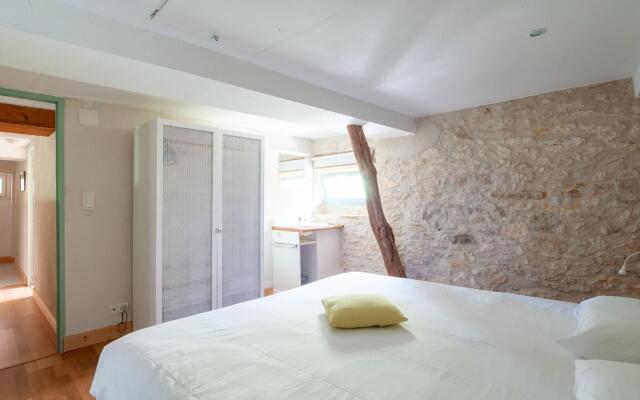 Garden-View Holiday Home in Dégagnac with Jacuzzi