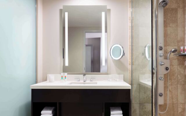 Graves 601 Hotel Wyndham Grand