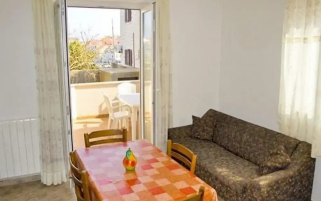 Nikša - 10 m From Beach - A1 Narancasti