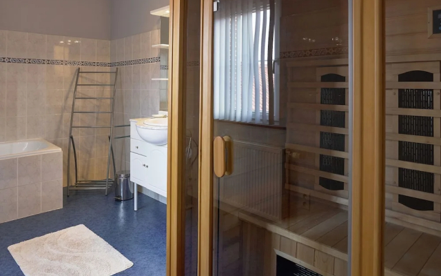 Modern Holiday Home With Private Garden in Borgloon - фото 2