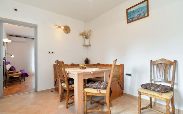Apartment 1822
