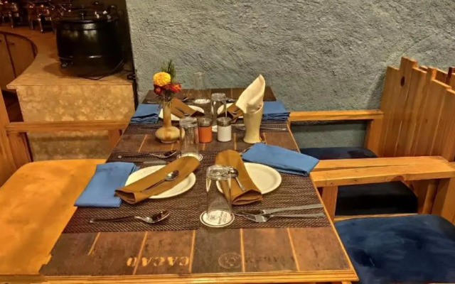 Rooftop Cottages & Restaurant Pangot