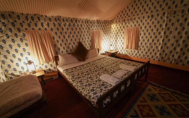 Rajwada Desert Camp by Park Tree
