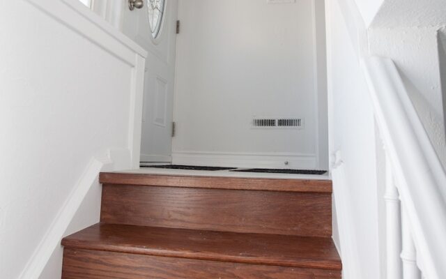Cozy 3 bedroom, 2 bathroom Basement Suite in Toronto