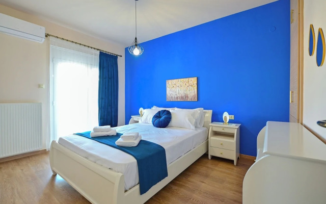 Royal Blue Central House by Checkin