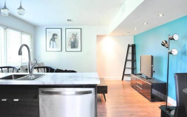 Cozy 1 BD Suite Centrally Located North Vancouver